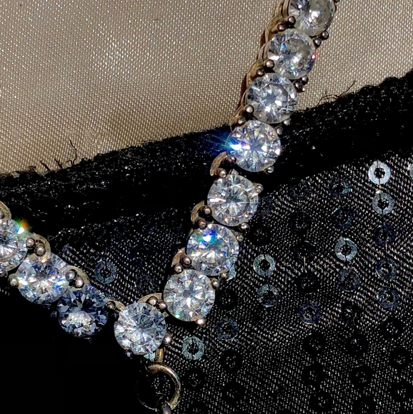 CHANEL INTERLOCKING CC SILVER NECKLACE - Picture 8 of 13